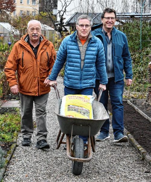Freuen sich schon jetzt auf das Frühjahr: (von links) Vorsitzender Ulrich Kollmer, Kassier Matthias Fraaß und Zweiter Vorsitzender Rainer Schulze. Foto Schlecker