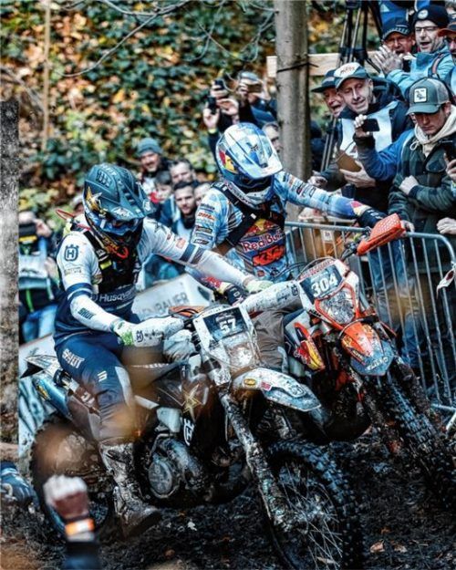 Manuel Lettenbichler (304) und Billy Bolt (57) im harten Infight. Foto  Future7Media