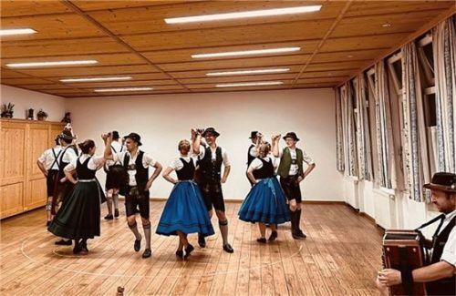 Plattlerprobe der Gaugruppe des Bayerischen Inngau-Trachtenverbandes. Foto re