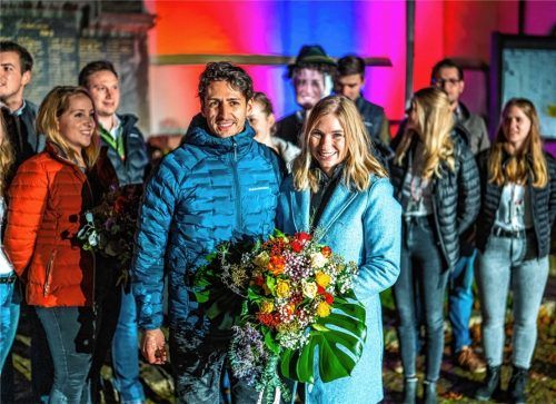 Prinz Korbinian Lebeth und Prinzessin Rebecca Wolfrum und ihre Garde. Sie haben gestern auf dem Neubeuerer Marktplatz ihr Motto präsentiert. Foto Nitzsche