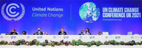 Rund 200 Nationen haben bei der UN-Klimakonferenz in Glasgow darum gerungen, wie man die Erderwärmung möglichst auf 1,5 Grad im Vergleich zur vorindustriellen Zeit begrenzen kann. Umweltschützer kritisieren die Beschlüsse als nicht weitreichend genug. Foto dpa