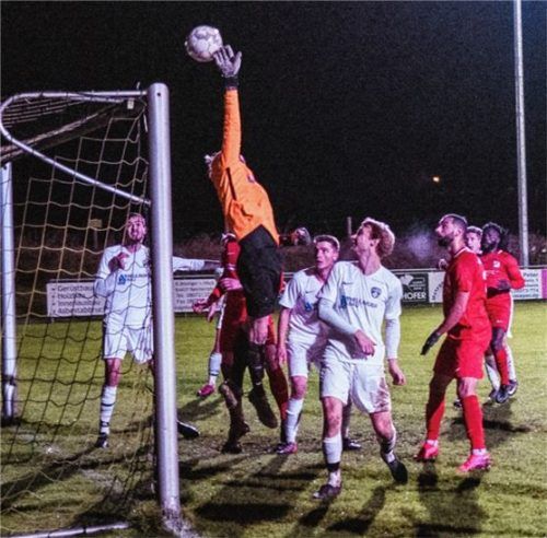 SG-Torwart Jakob Kohwagner konnte die Niederlage bei seinem Bezirksliga-Debüt nicht verhindern.Foto Johannes Wimmer