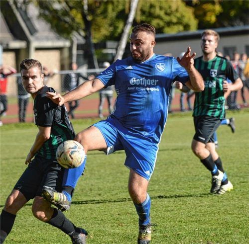 Silvio Havic leitete mit dem ersten Treffer den Überraschungserfolg von Aufsteiger Bosna i Hercegovina Rosenheim gegen Titelanwärter TuS Prien ein.Foto FRanz Ruprecht