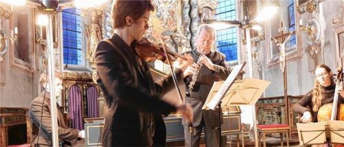 Spielen barocke Werke: (von links) Johannes Berger (Cembalo), Korbinian Altenberger(Violine), Hansjörg Schellenberger (Oboe) und Katharina Schmidt (Cello.) Foto Kirchner