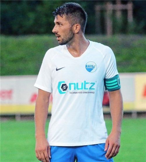 War an beiden Ampfinger Toren beteiligt: Kapitän Anel Salibasic. Foto Buchholz