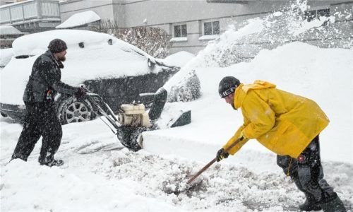 Wenn der Winter heftige Schneefälle bringt, wie hier im Januar 2019 in Prien, dann wird die Räumpflicht zur echten Herausforderung. Foto Berger