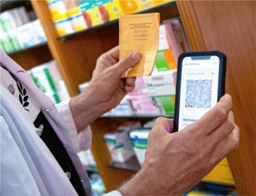 Wer den analogen hat, bekommt den digitalen: Vor allem Apotheken werden gerade mit gefälschten Impfausweisen konfrontiert. Foto dpa