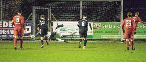 Westerndorfs Torhüter Simon Rott parierte den Elfmeter für Baldham-Vaterstetten und hatte damit auch seinen Anteil am Punktgewinn.Foto Franz Ruprecht