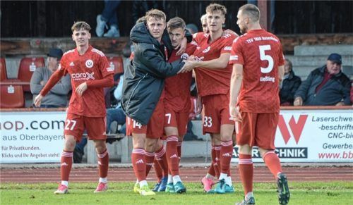 Zuletzt jubelten die Sechziger-Fußballer über zwei Siege. Am Wochenende sind sie nicht im Einsatz, womöglich verlieren sie die Punkte.Foto Franz Ruprecht