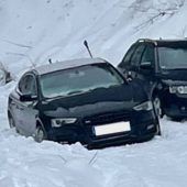 Mit Autos auf der Piste