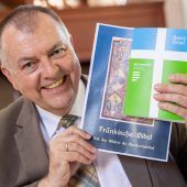 Klimaschutz: Städte wollen mehr Geld Corona-Verstöße in Regensburg Die Bibel kommt auf Fränkisch Fleischbetrieb brennt aus