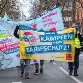 Verdi protestiert in Rosenheim gegen Rohrdorfer Klinikprodukte-Hersteller