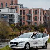Noch für zehn Euro zu haben: ein Mazda im Wert von 17500 Euro