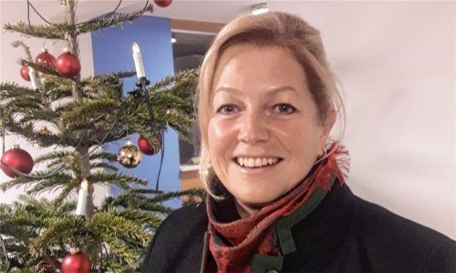 Am Wahlabend im Nußdorfer Rathaus: Die neue Bürgermeisterin Susanne Grandauer bedankt sich bei ihren Wählern, ihrer Familie, ihren Freunden und politischen Weggefährten. Foto Steffenhagen