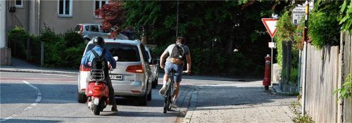 An der Wasserburger Straße steht aktuell ein „Vorfahrt gewähren“-Schild. Ob hier bald eine Ampel den Verkehr regelt, ist ungewiss. Foto Archiv Schlecker