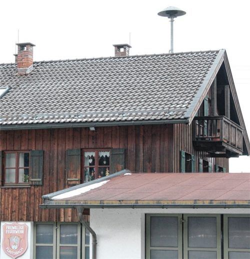Auf dem Dach des Feuerwehrhauses befindet sich eine Sirene. Weil diese in die Jahre gekommen ist, beschlossen die Gemeinderäte nun einstimmig, das Warnsystem zu erneuern. Foto Steffenhagen
