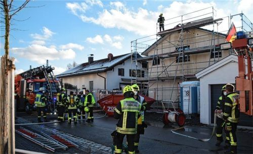 Das Haus an der Prinzregentenstraße in Raubling ist noch nicht fertig, deswegen waren keine Menschen im Gebäude, als das Feuer ausbrach.