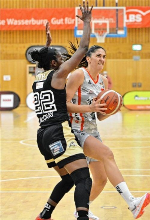 Der Wille war bei Wasserburgs Basketballdamen da (im Bild Ana Vojtulek), aber Hannover siegte klar. Foto Hörndl