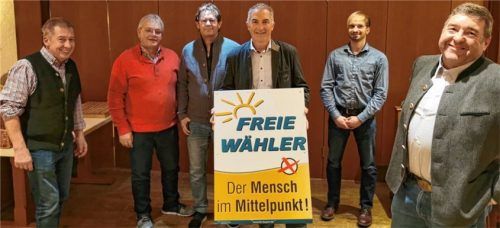 Der zum Teil neugewählte Vorstand: (von links) Kassier Sepp Stettner, Zweiter Vorsitzender Wast Schauer, Schriftführer Franz Schlee, Vorsitzender Sepp Hofer, Beisitzer Tobias Hofer und Kreisrat Sepp Lausch. Foto Freie Wähler