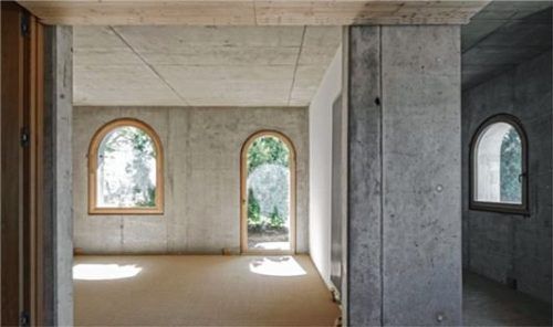 Die Dämmung erfolgt durch Blähton und Blähglas statt Kies und Sand.