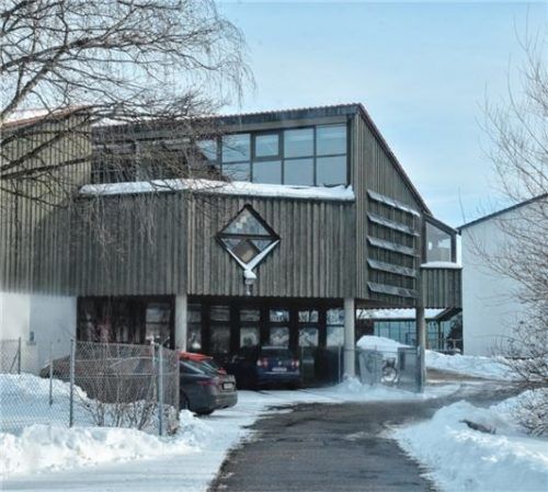 Die Hackschnitzelanlage der Preußler-Schule soll nach dem Votum des Haupt- und Finanzausschusses künftig mit regionalen Hackschnitzeln befeuert werden. Foto Schlecker