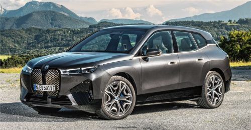 Die Karosse des BMW iX 50 ist 4,95 Meter lang, 1,97 Meter breit und 1,70 hoch – wovon das Raumgefühl im Inneren profitiert. Foto Autoren-Union Mobilität/BMW