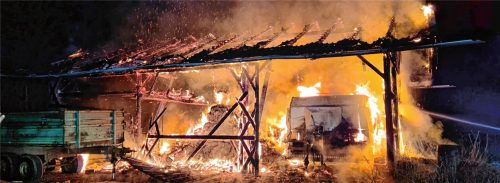 Die Maschinenhütte stand bei der Alarmierung der Einsatzkräfte bereits in Vollbrand. Es entstand ein Schaden von rund 250000 Euro. Foto re