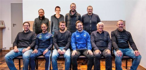 Die neue Vorstandschaft des FV Oberaudorf: (hintere Reihe von links): Sebastian Wildgruber, Michaela Prommersberger, Martin Baumann, Christian Haydn (Erster Vorsitzender). Sitzend von links: Josef Weber, Jürgen Liebhart, Andreas Waller, Ardian Gervalla, Hans-Peter Baumann, Markus Kelzenberg. Foto FV Oberaudorf