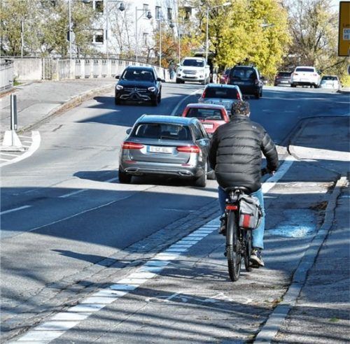 Die Situation für Radfahrer in der Kufsteiner Straße muss verbessert werden. In der jüngsten Sitzung des Verkehrsausschusses wurden jetzt einige Sofortmaßnahmen vorgestellt. Foto Schlecker