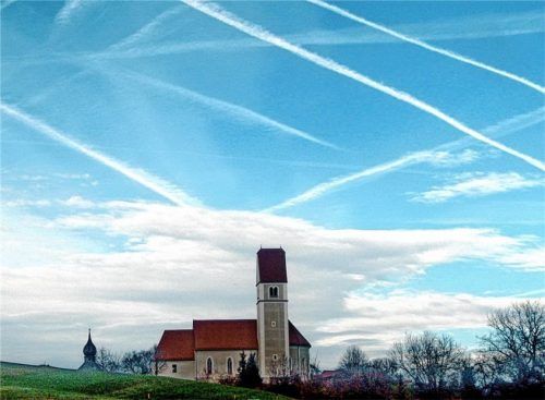 Die Wallfahrtskirche St. Florian liegt zwischen Frasdorf und Wildenwart. Foto Hötzlsperger