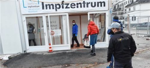 Ein Angebot, keine Pflicht: Rosenheims Impfzentrum wird jüngst immerhin stärker nachgefragt. Foto Hadersbeck