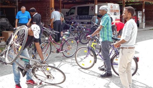 Ein Blick zurück: Vor fünf Jahren haben die Senioren das Projekt „Bikes for Friends“ ins Leben gerufen. Das Ziel: das Mobilitätsproblem jugendlicher Flüchtlinge lösen.Foto  re
