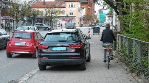 Falschparker beschweren sich oft bei der Gemeinde, wenn das Knöllchen kommt, weiß Geschäftsleiter Dr. Andreas Uhlig aus Erfahrung.Foto re