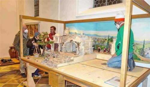 Fünf große Einzelteile lassen sich wie ein Puzzle zur Pruttinger Krippenlandschaft zusammenfügen.Fotos hötzelsperer