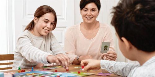 Gerade in der Pandemiezeit sind Brettspiele wieder beliebt. Doch hier drohen Lieferengpässe. Foto  Piatnik/Hanna Haböck
