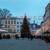<p>Kein Christkindlmarkt, wenig Frequenz in der Stadt: Rosenheim in der Vorweihnachtszeit 2021.Foto Kirschner</p>