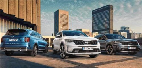 Kia Sorento PHEV, HEV und CRDi (von links). Foto Kia