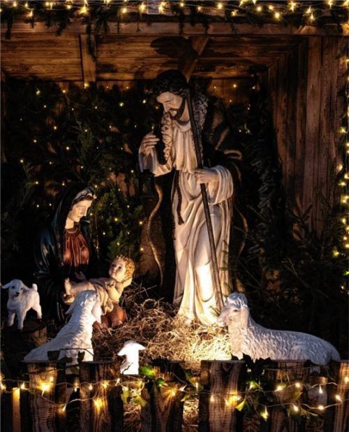 Lebensgroße Figuren: Der Stall von Höhenmoos.