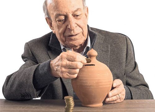 Manch potenzieller Eigentümer spart sich alt – nur um die Gewerbesteuer abzuleisten. Foto alphaspirit / Panthermedia