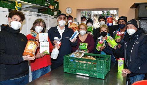 Mehr als bloß Arbeitskollegen: Das Team der Rosenheimer Leibspeise kümmert sich um bedürftige Menschen in Rosenheim. Foto Schlecker