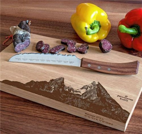 Mit dem Schweizer Universalmesser kommt die Faszination der schönsten deutschen Berge in die Küche. Das Eichenholzbrett mit Watzmann-Motiv ist eine passende Ergänzung. Foto djd/PanoramaKnife