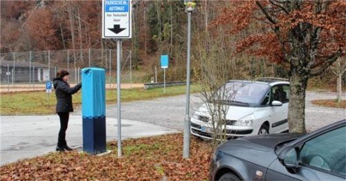 Nach den guten Erfahrungen mit dem gebührenpflichtigen Parkplatz „Luegsteinsee“ (Foto) wird für ganz Oberaudorf ein Konzept zur Parkraumbewirtschaftung erstellt.Foto Schmidt