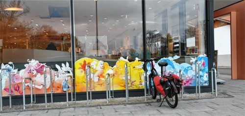 Ständer vor dem neuen Drogeriemarkt: „Der ist fast perfekt“, findet der Gemeinde-Beauftragte für Fahrradverkehr, Frank Wiens.Foto Schlecker