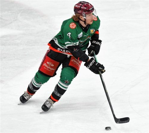 Starbulls-Verteidiger Aaron Reinig fällt für längere Zeit aus: Er musste sich am Mittwoch einer kurzfristigen Operation unterziehen. Foto  Hans-Jürgen Ziegler