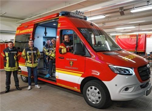 Stolz der Feuerwehr: „Florian Großkarolinenfeld 11/1“ nimmt den Dienst auf. Foto re