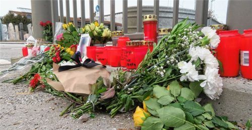 Von diesem Platz an der Nordtangente lief der 16-Jährige in den Tod. Ob der Todesfahrer an einem illegalen Autorennen beteiligt war, klärt derzeit das Amtsgericht Mühldorf. Foto  Enzinger