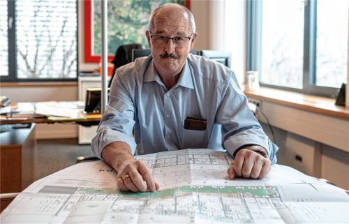 Wie kann das Bauen möglichst zukunftstauglich gestaltet werden? Das sei, sagt Bürgermeister Peter Kloo, die zentrale Frage, die der Bauausschuss der Stadt Kolbermoor beantworten müsse. Foto  Thomae