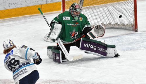 Wie schon kürzlich beim 6:1-Heimsieg wird Andreas Mechel auch diesmal gegen Riessersee im Starbulls-Tor stehen. Foto Hans-Jürgen Ziegler
