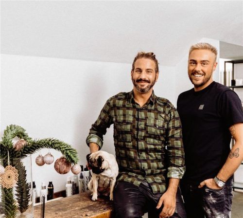 Wollen Danke sagen: Daniel und Adrian Edenhoffer von dem Rosenheimer Friseursalon BRVSH. Foto Kathrin Pitsch