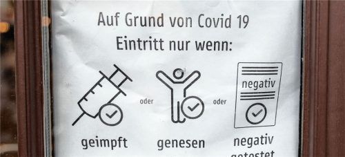 Zugang mit Hürden: Wer nicht geimpft oder genesen ist, muss am Arbeitsplatz täglich einen negativen Corona-Test zur Hand haben. Foto dpa